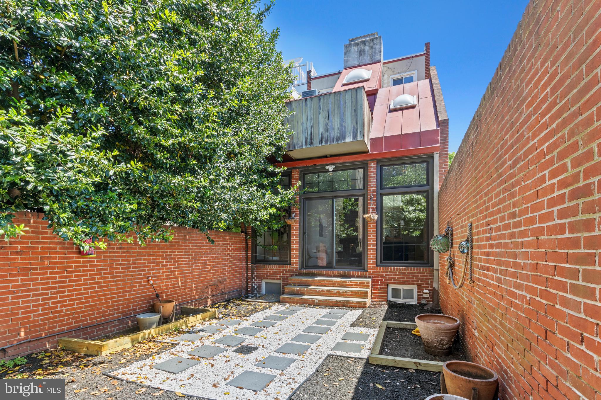 338 S 2ND STREET