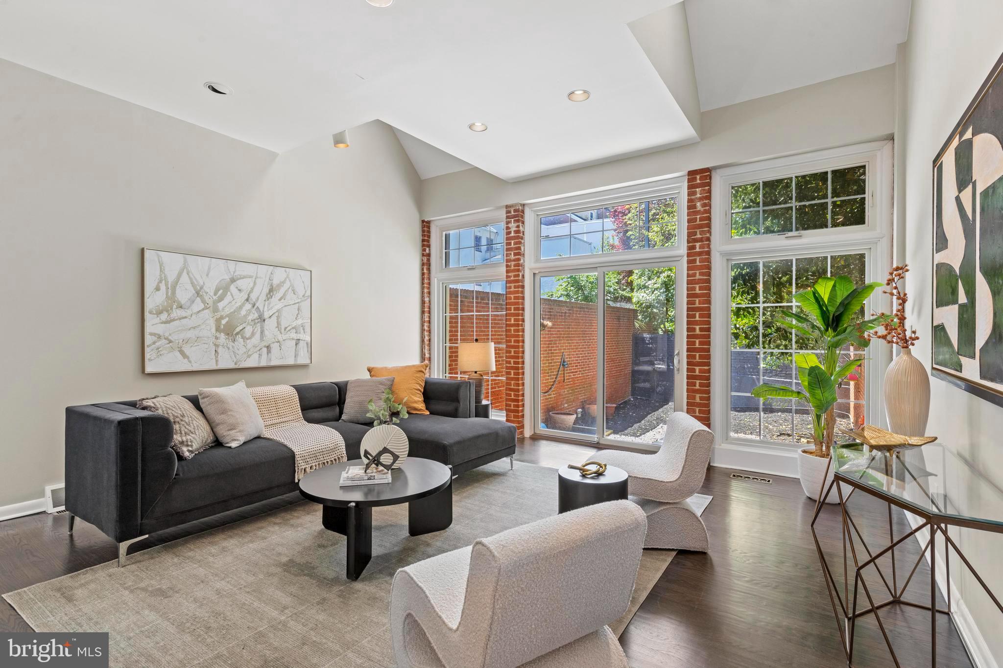 338 S 2ND STREET