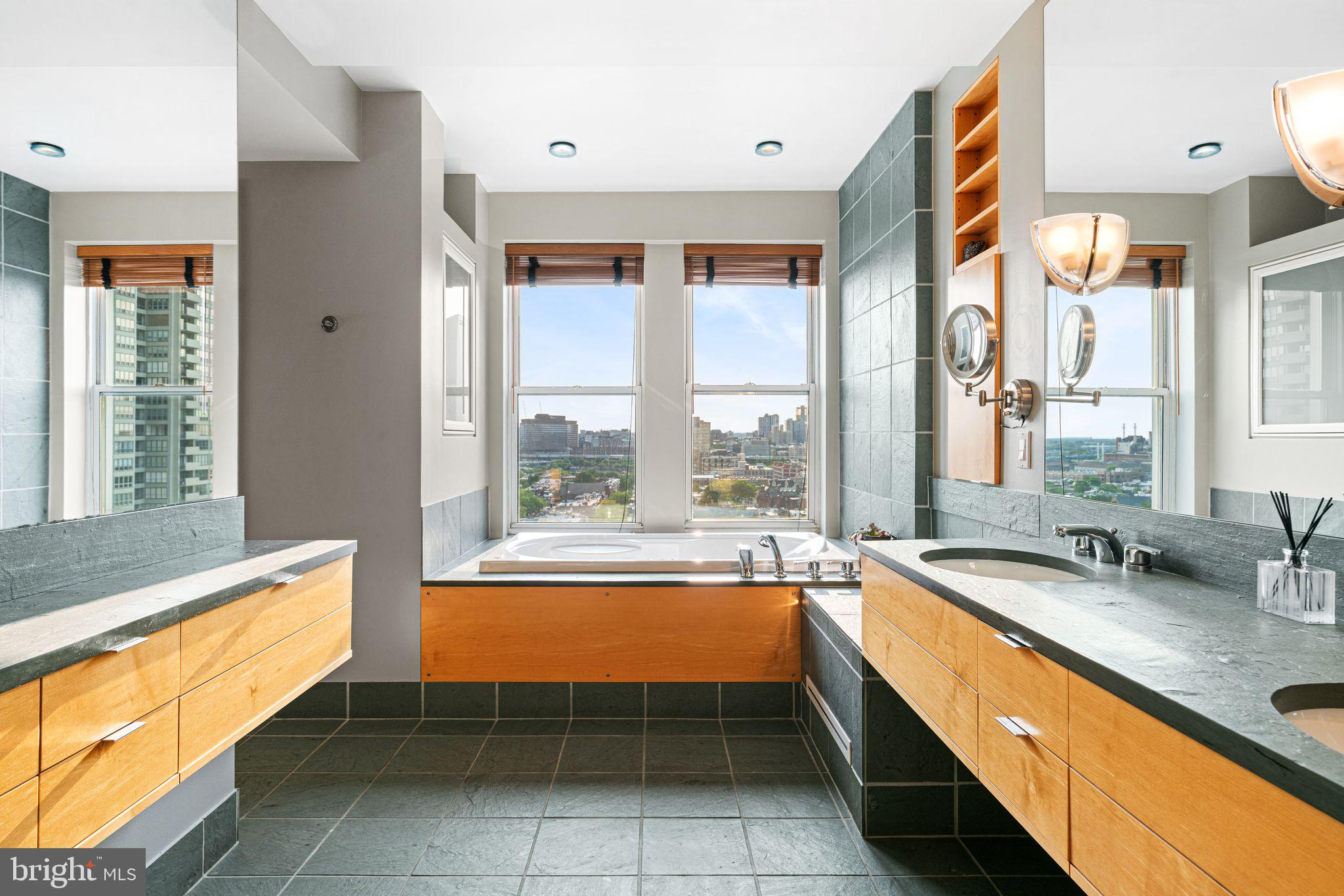275 S 19TH STREET PENTHOUSE