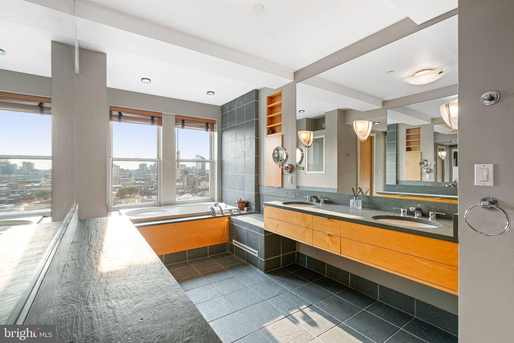 275 S 19TH STREET PENTHOUSE
