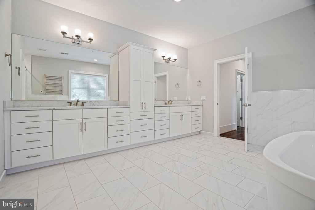 6941 WINTERBERRY LANE