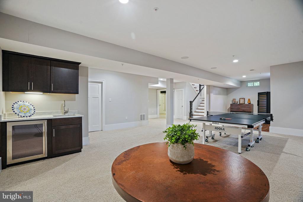 6941 WINTERBERRY LANE