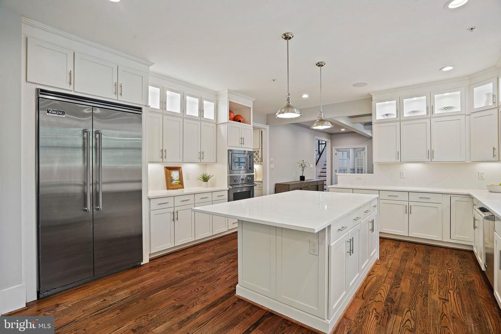 6941 WINTERBERRY LANE