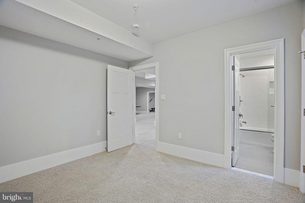 6941 WINTERBERRY LANE
