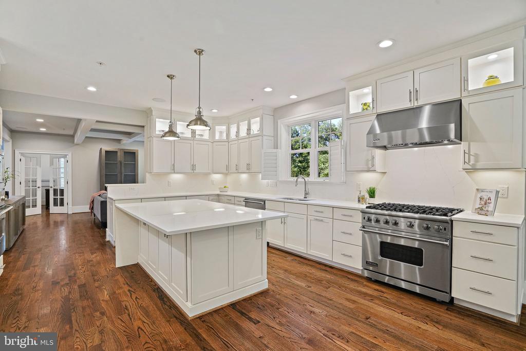 6941 WINTERBERRY LANE