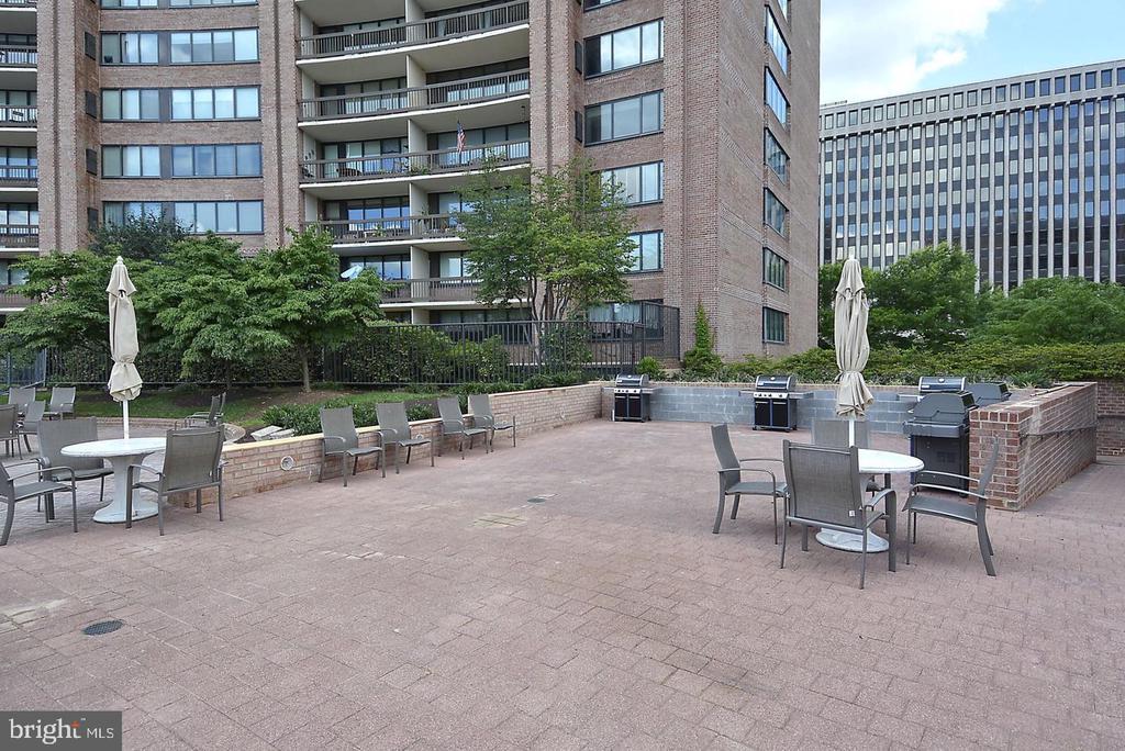 1805 Crystal Dr #613s