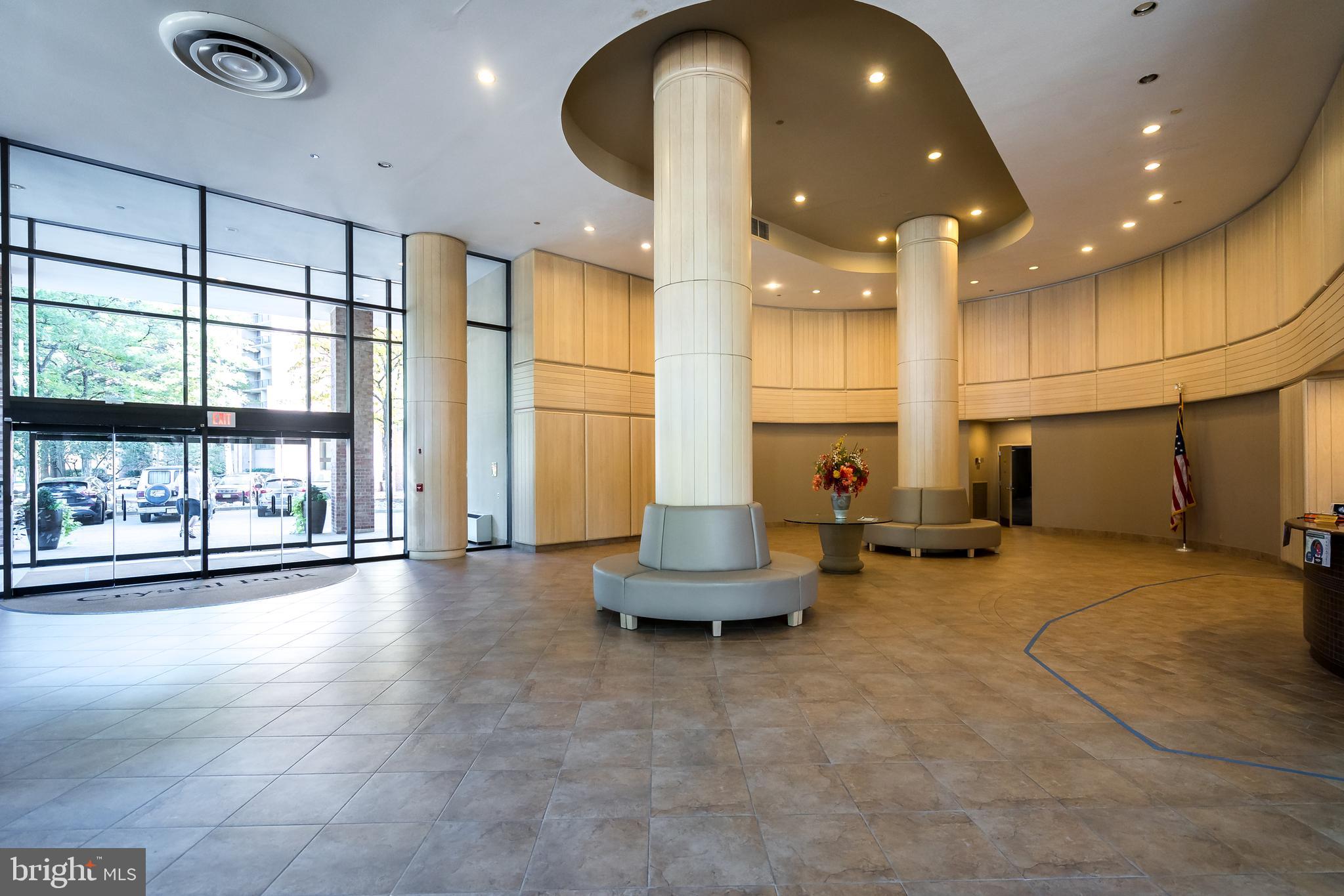 1805 Crystal Dr #613s