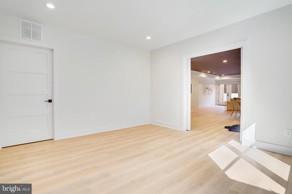 5606 Williamsburg Blvd
