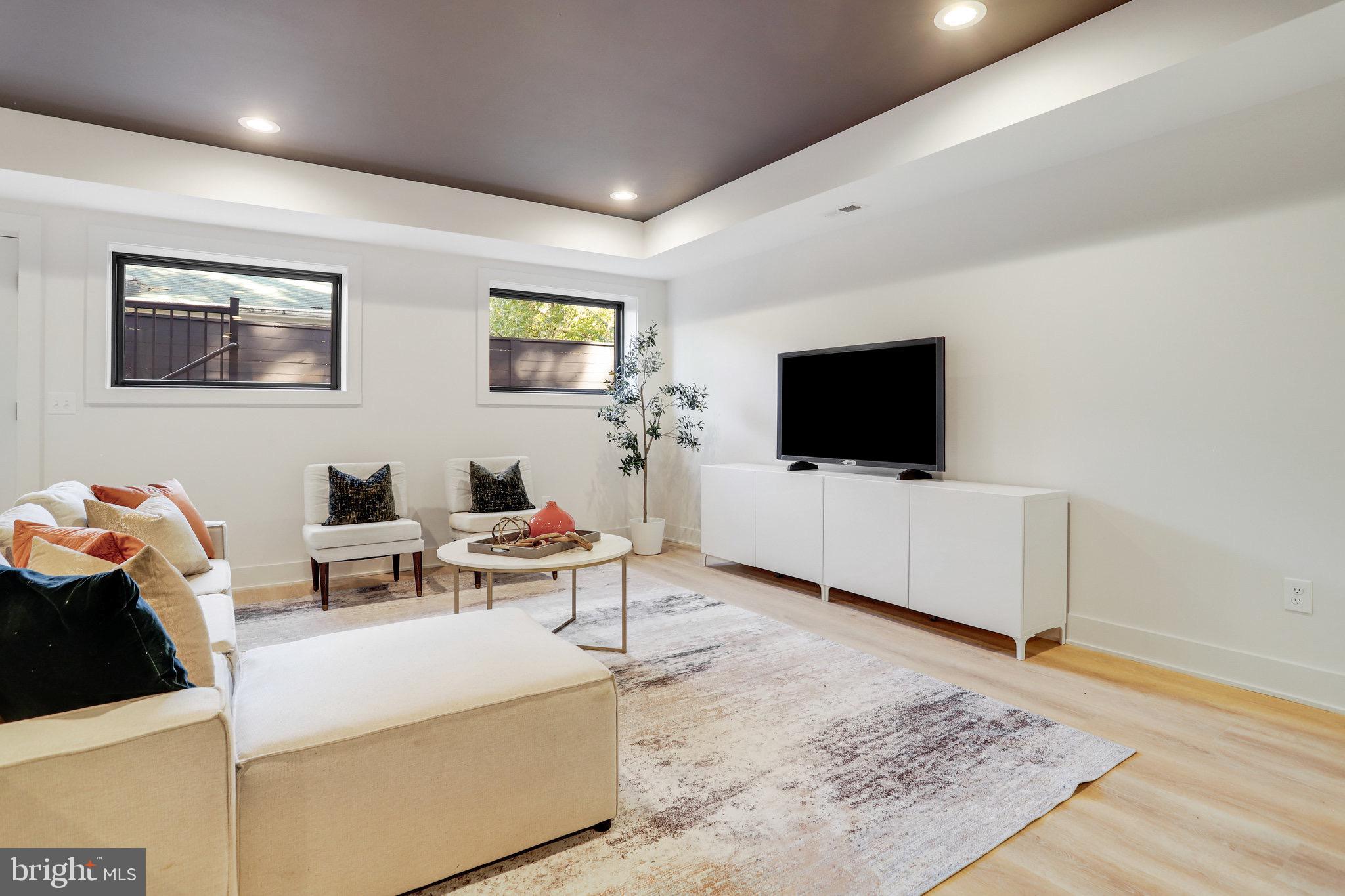 5606 Williamsburg Blvd
