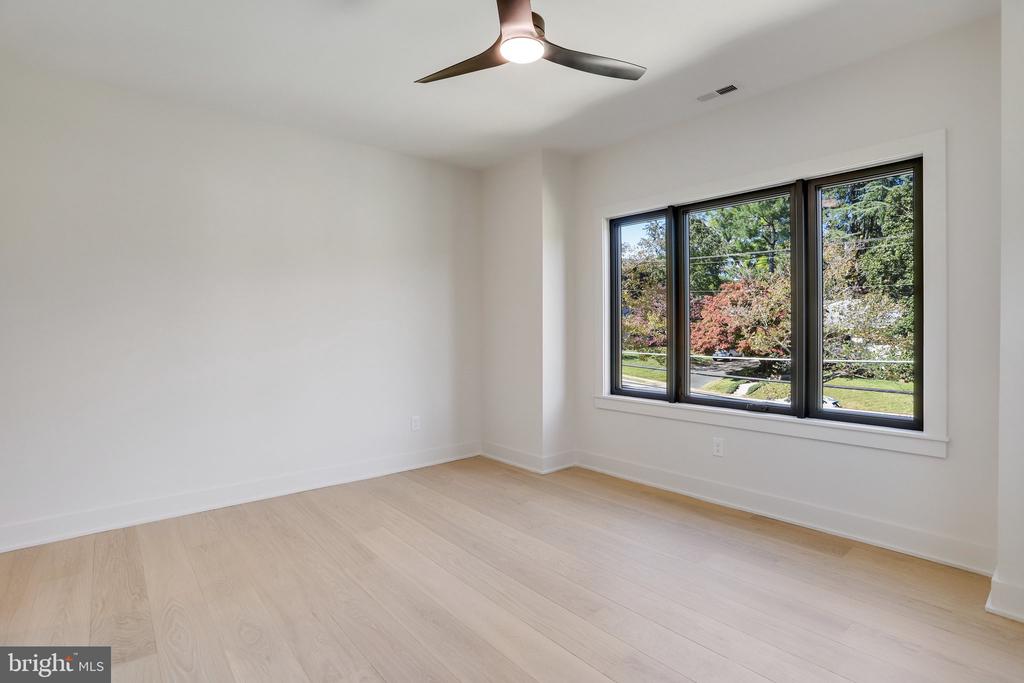 5606 Williamsburg Blvd