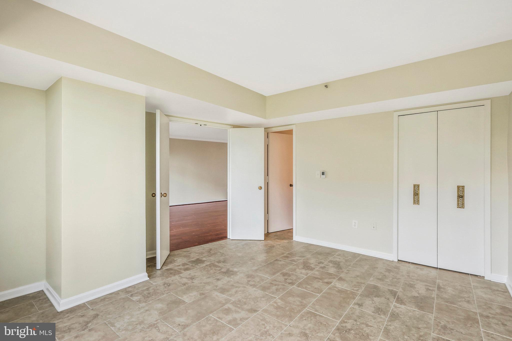 1300 CRYSTAL DR #706S