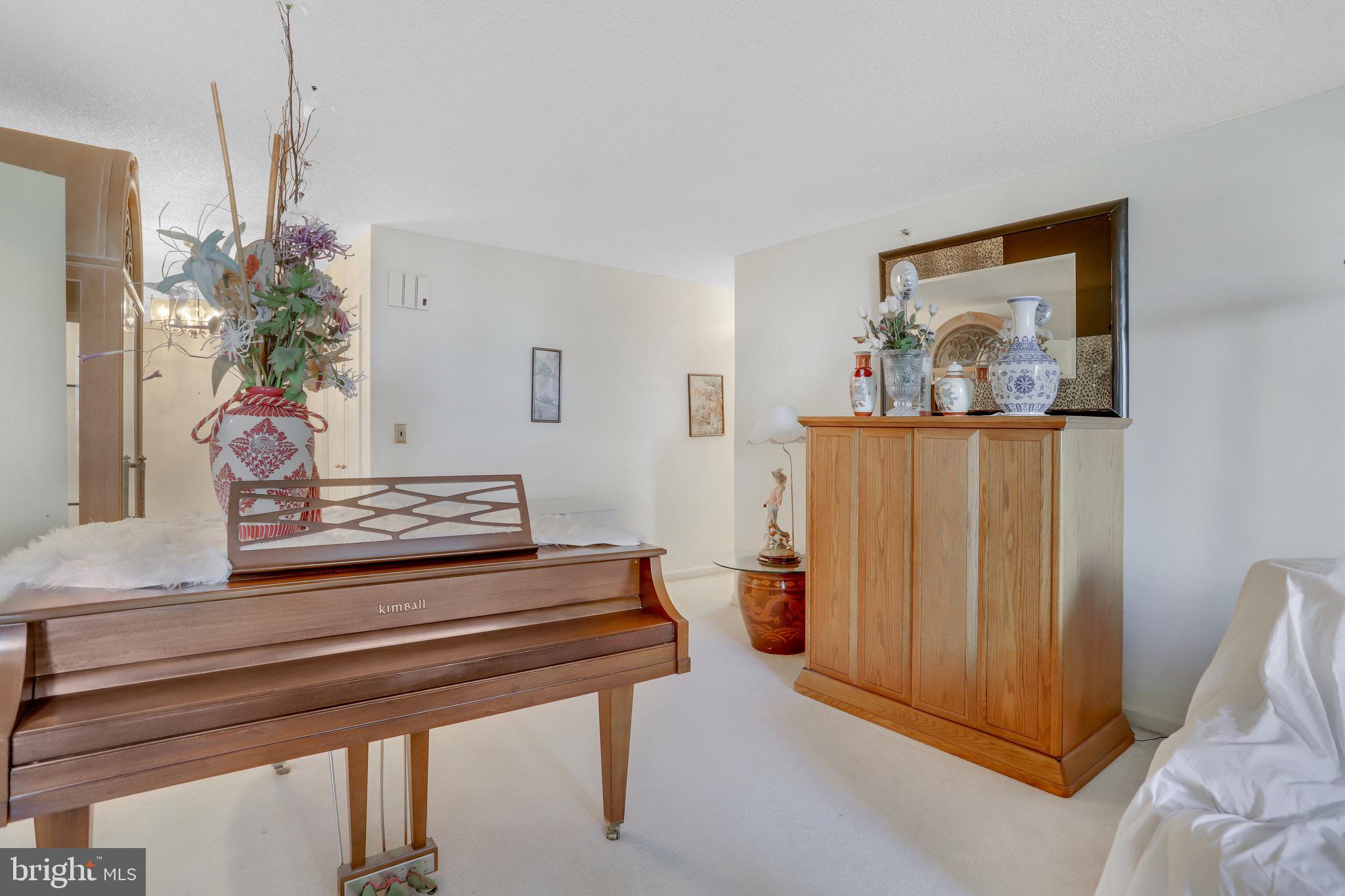 1300 Crystal Dr #901s