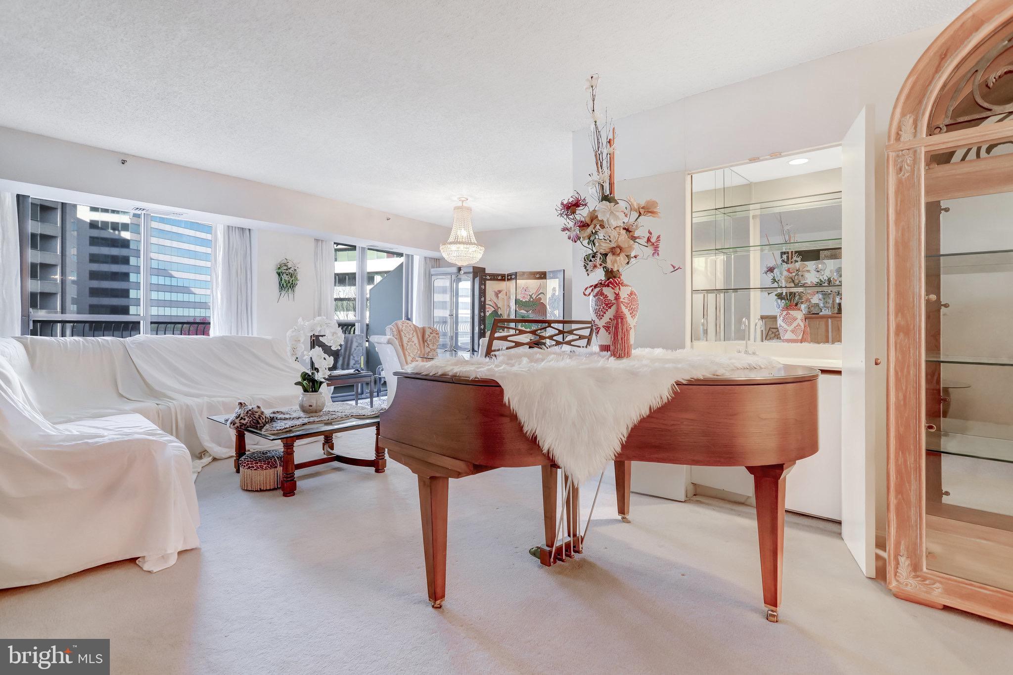 1300 Crystal Dr #901s