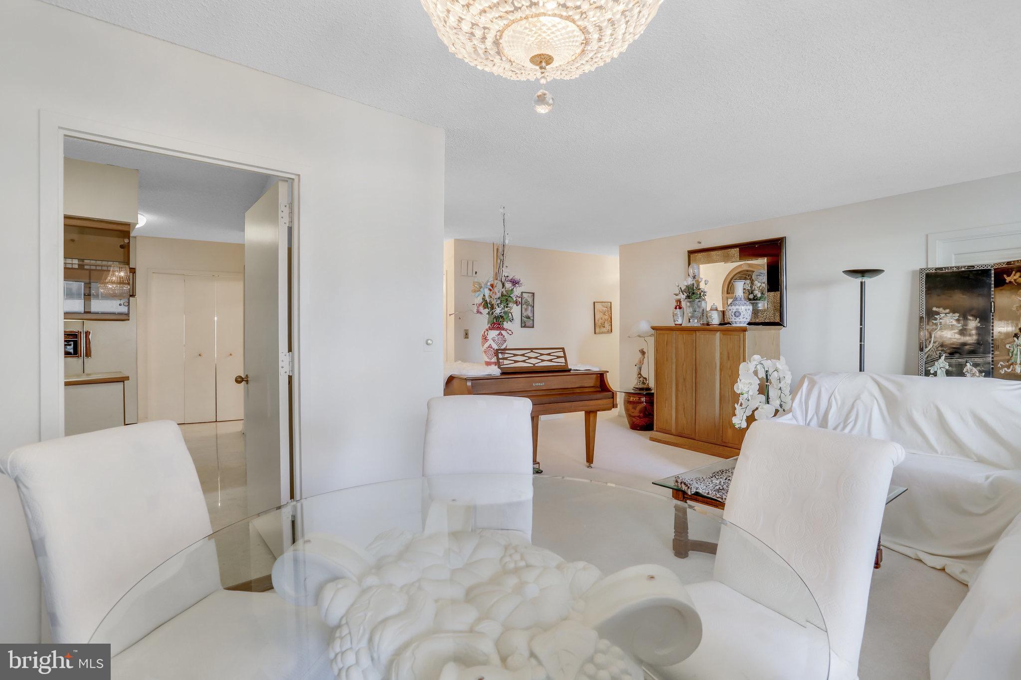 1300 Crystal Dr #901s