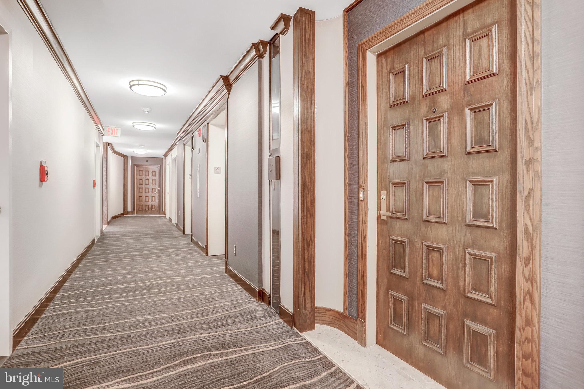 1300 Crystal Dr #901s