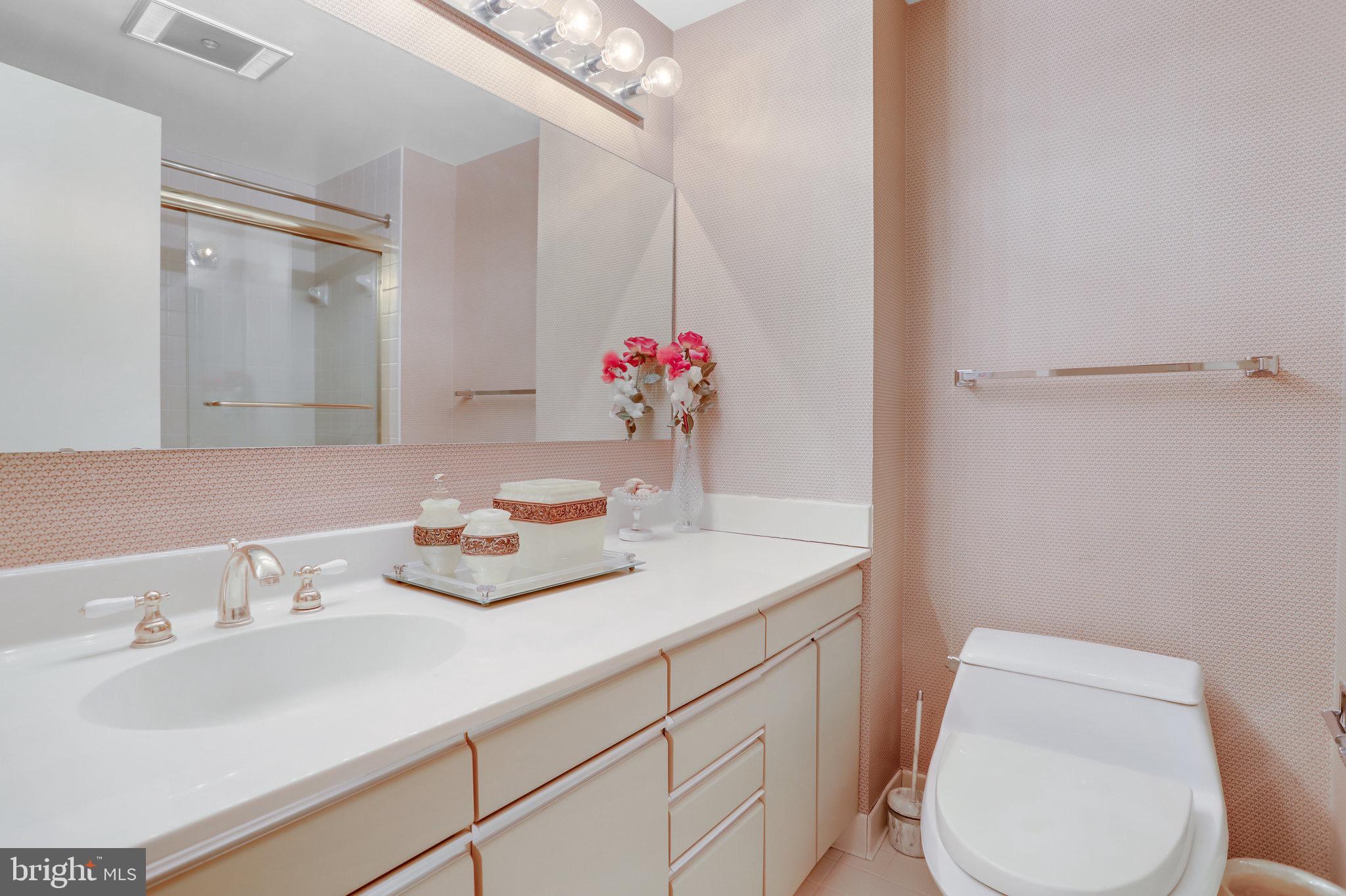 1300 Crystal Dr #901s