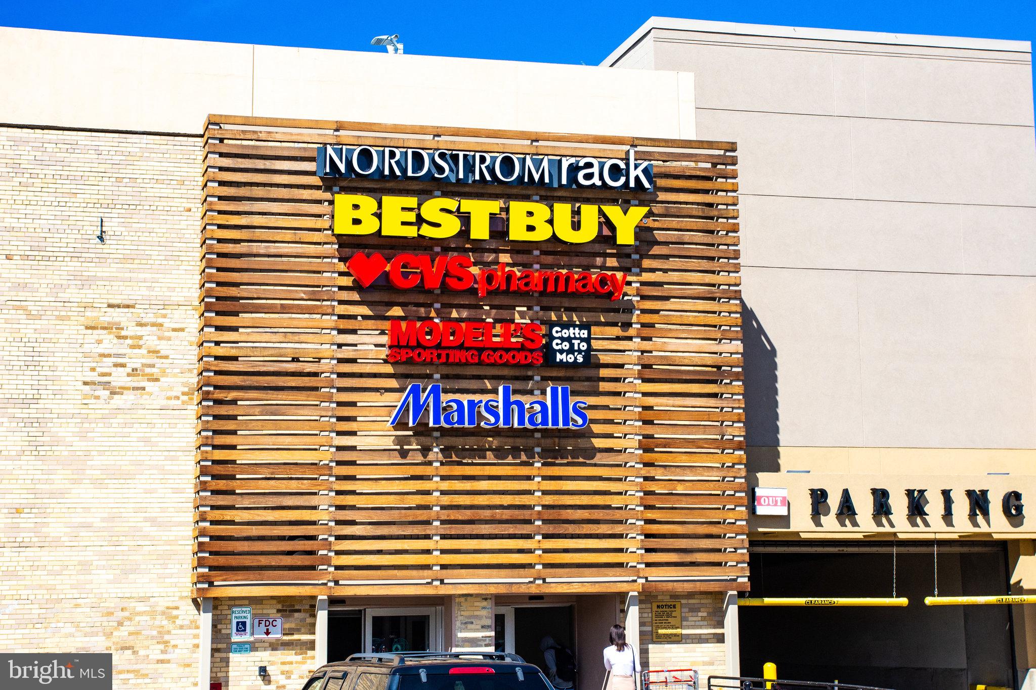 1300 Crystal Dr #901s