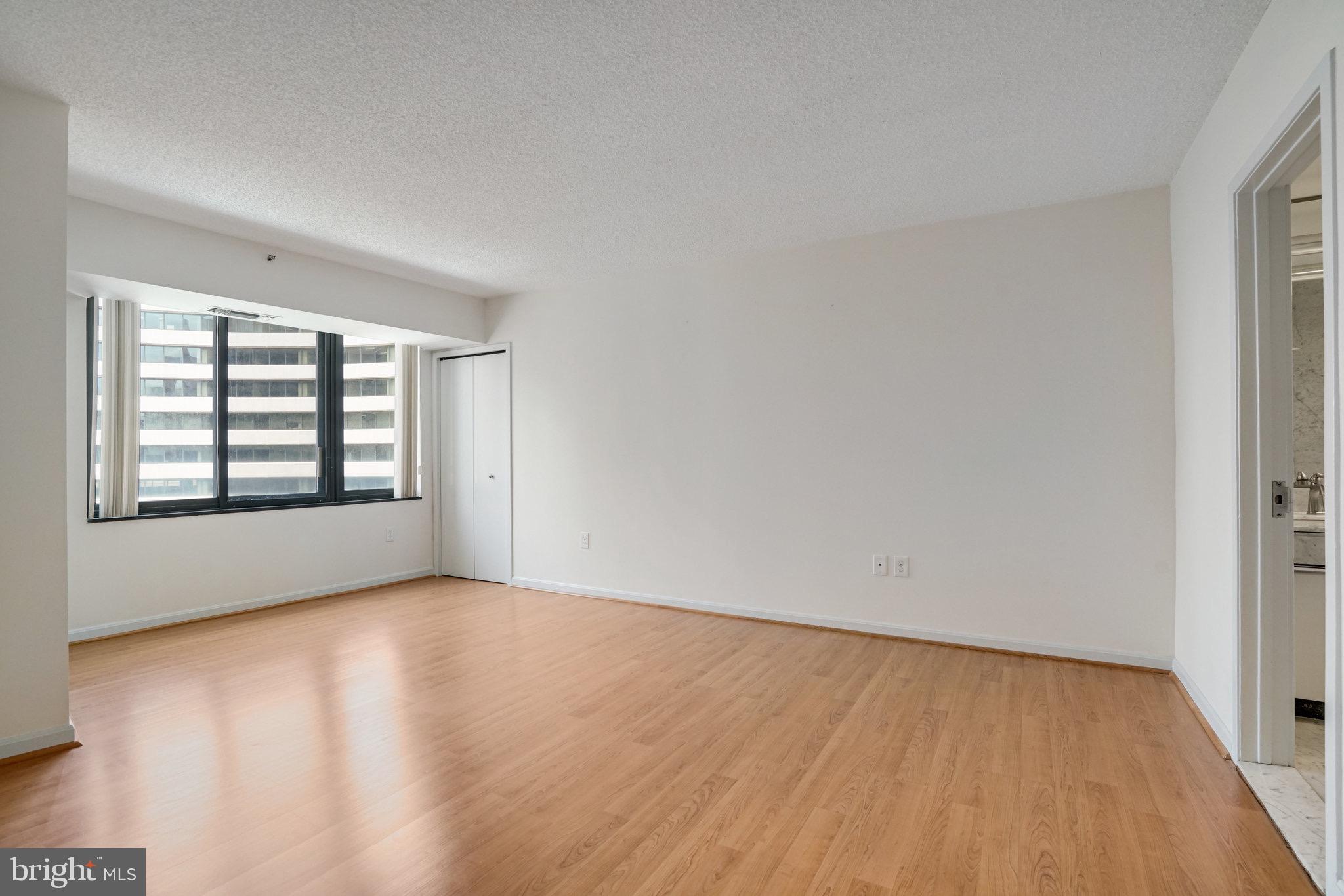 1300 Crystal Dr #1210s