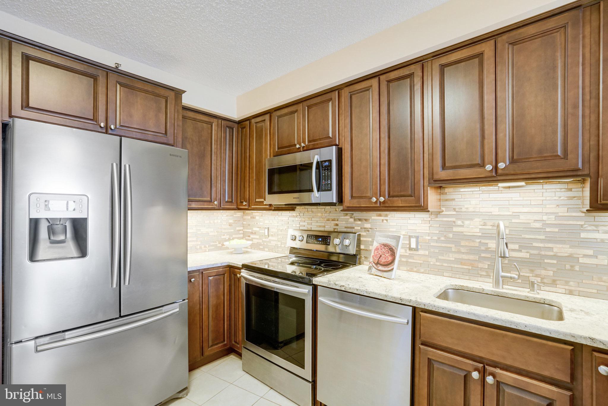 1300 Crystal Dr #1210s