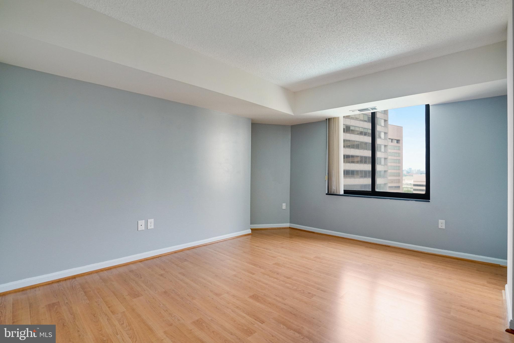 1300 Crystal Dr #1210s