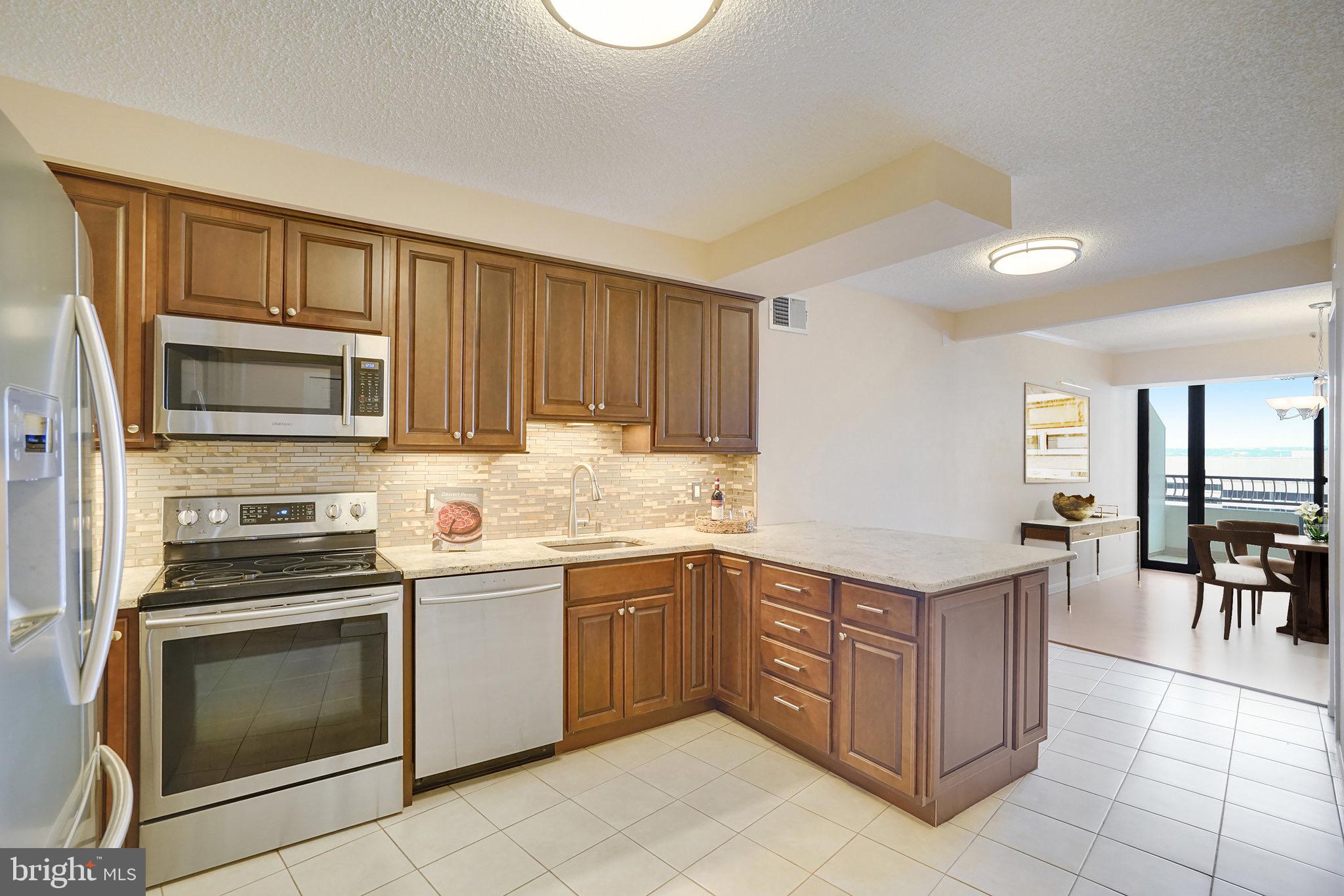 1300 Crystal Dr #1210s