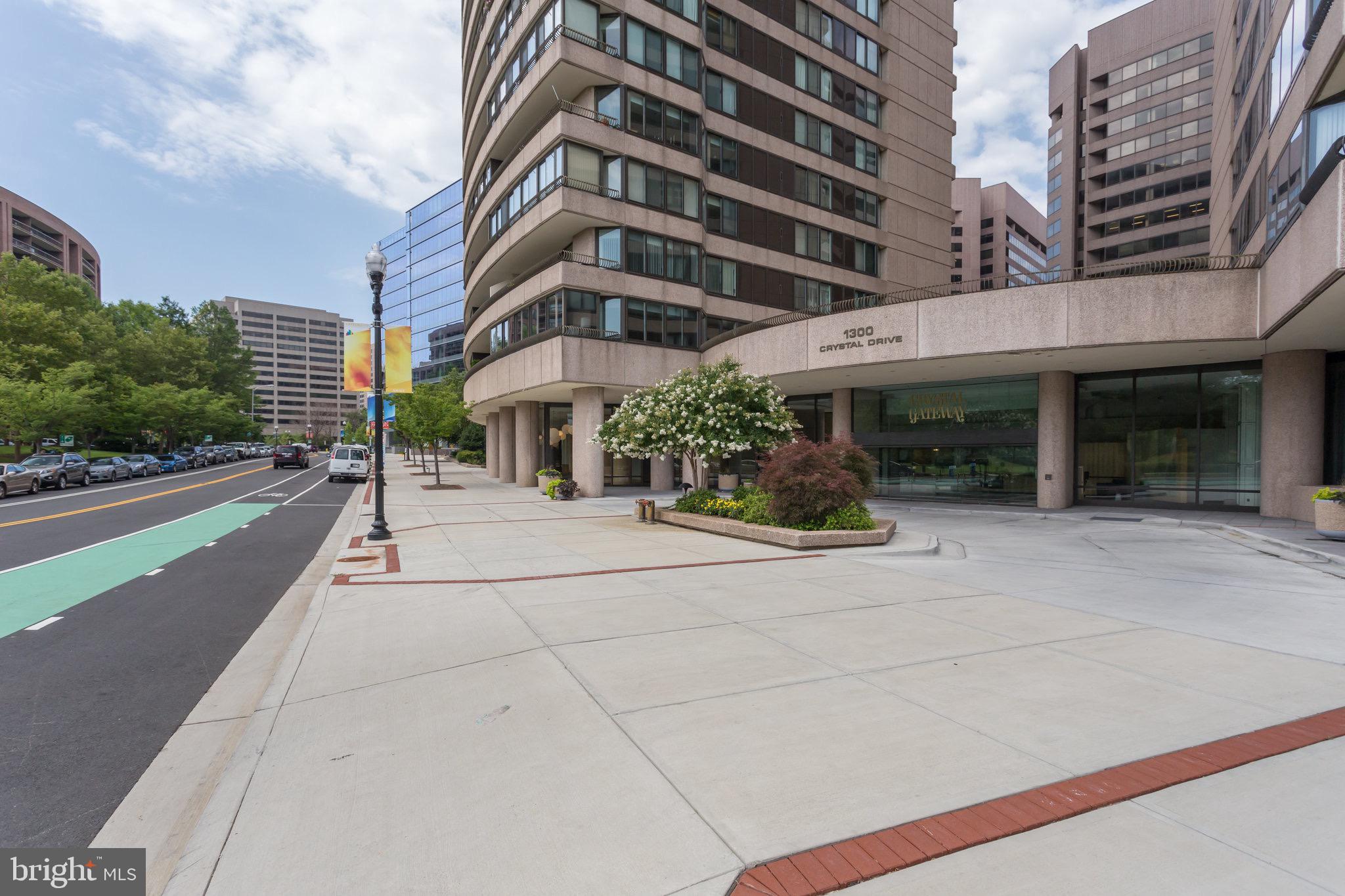 1300 Crystal Dr #1210s