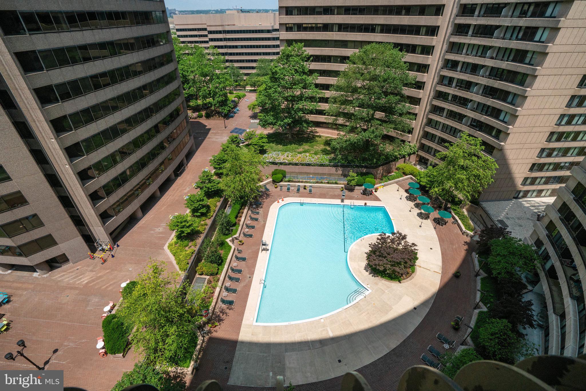 1300 Crystal Dr #1210s