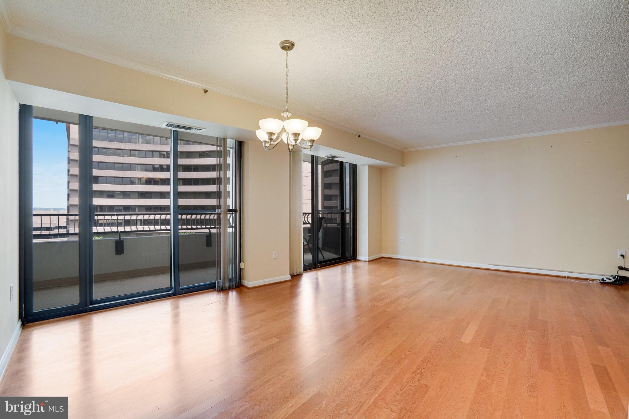 1300 Crystal Dr #1210s