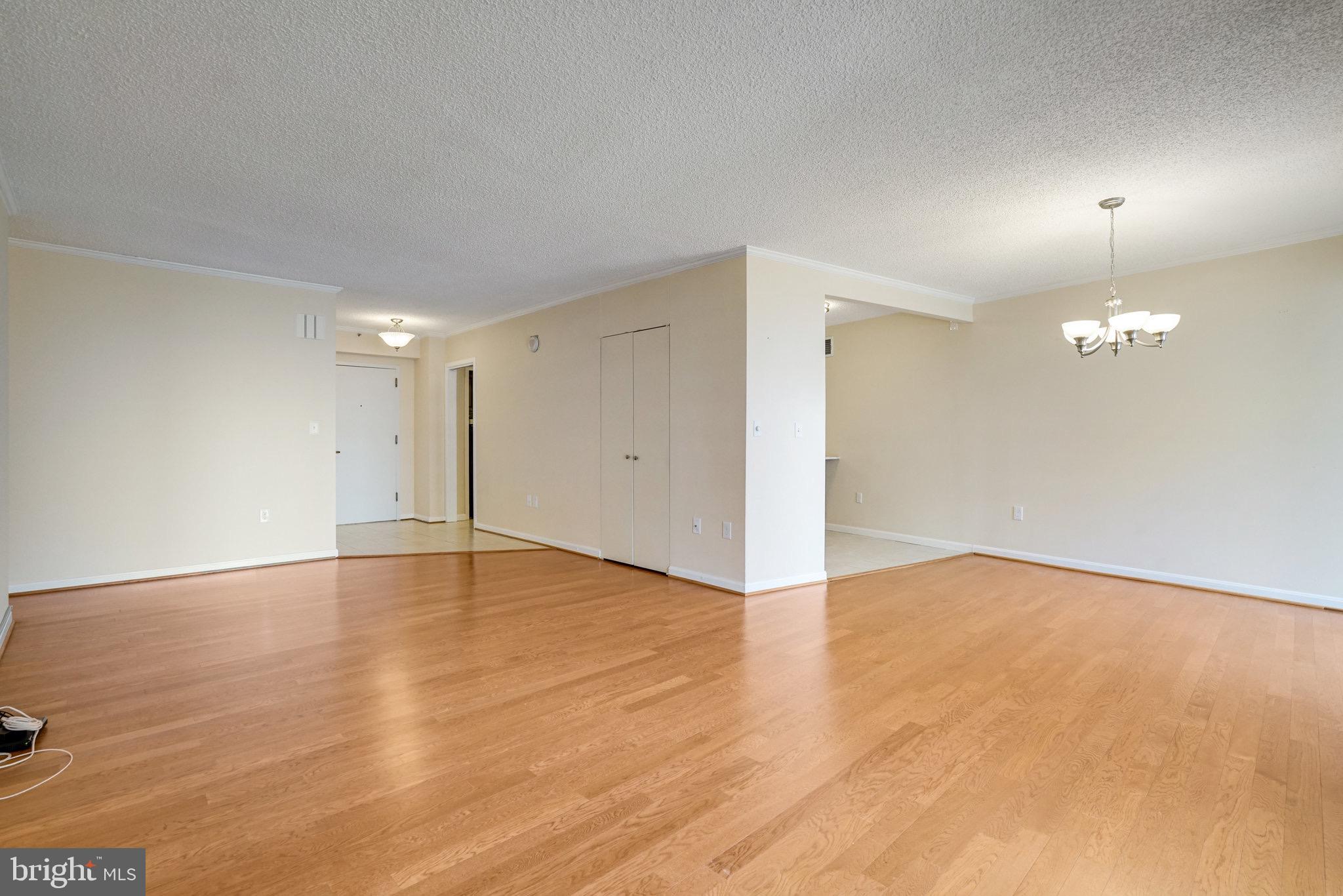 1300 Crystal Dr #1210s