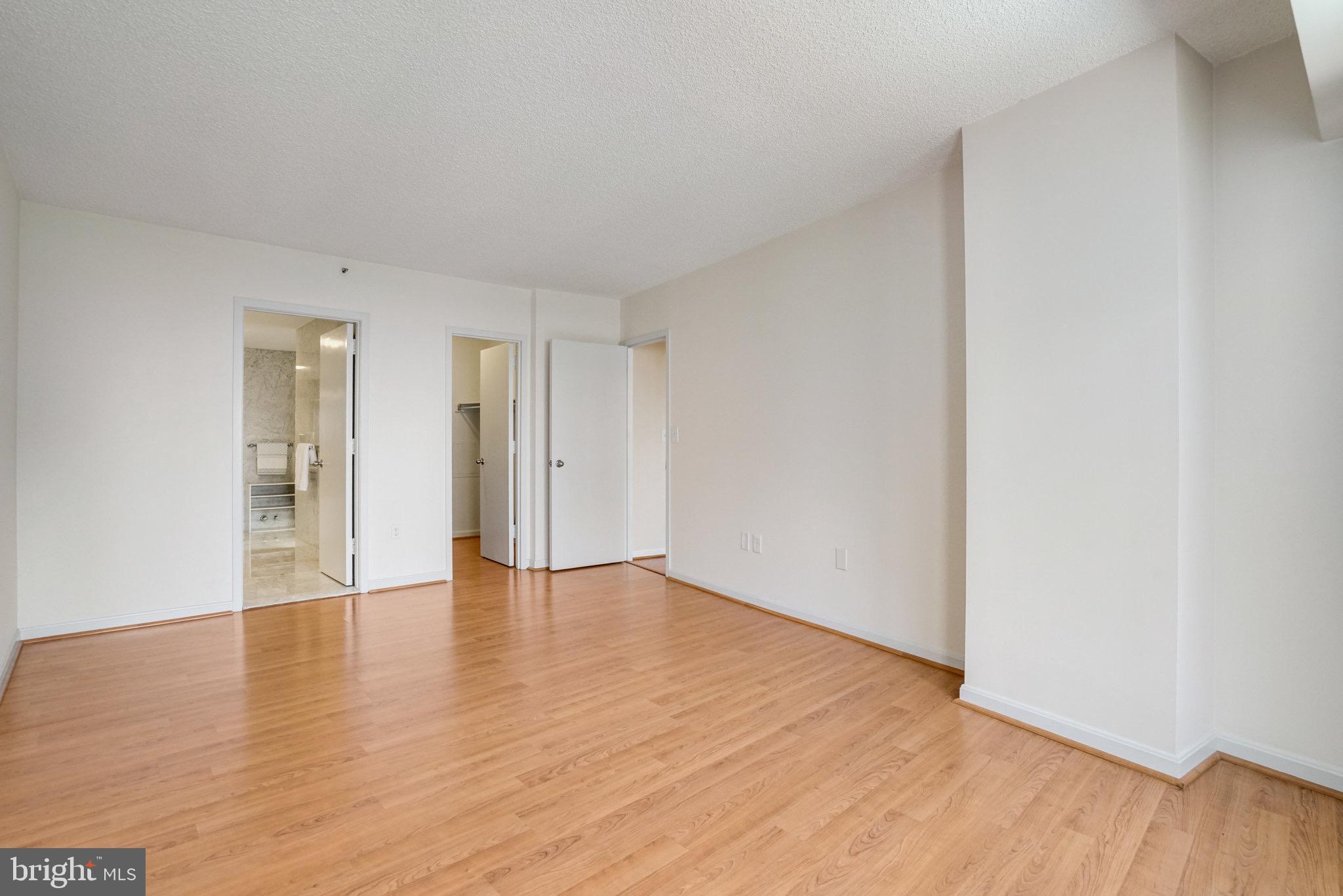 1300 Crystal Dr #1210s