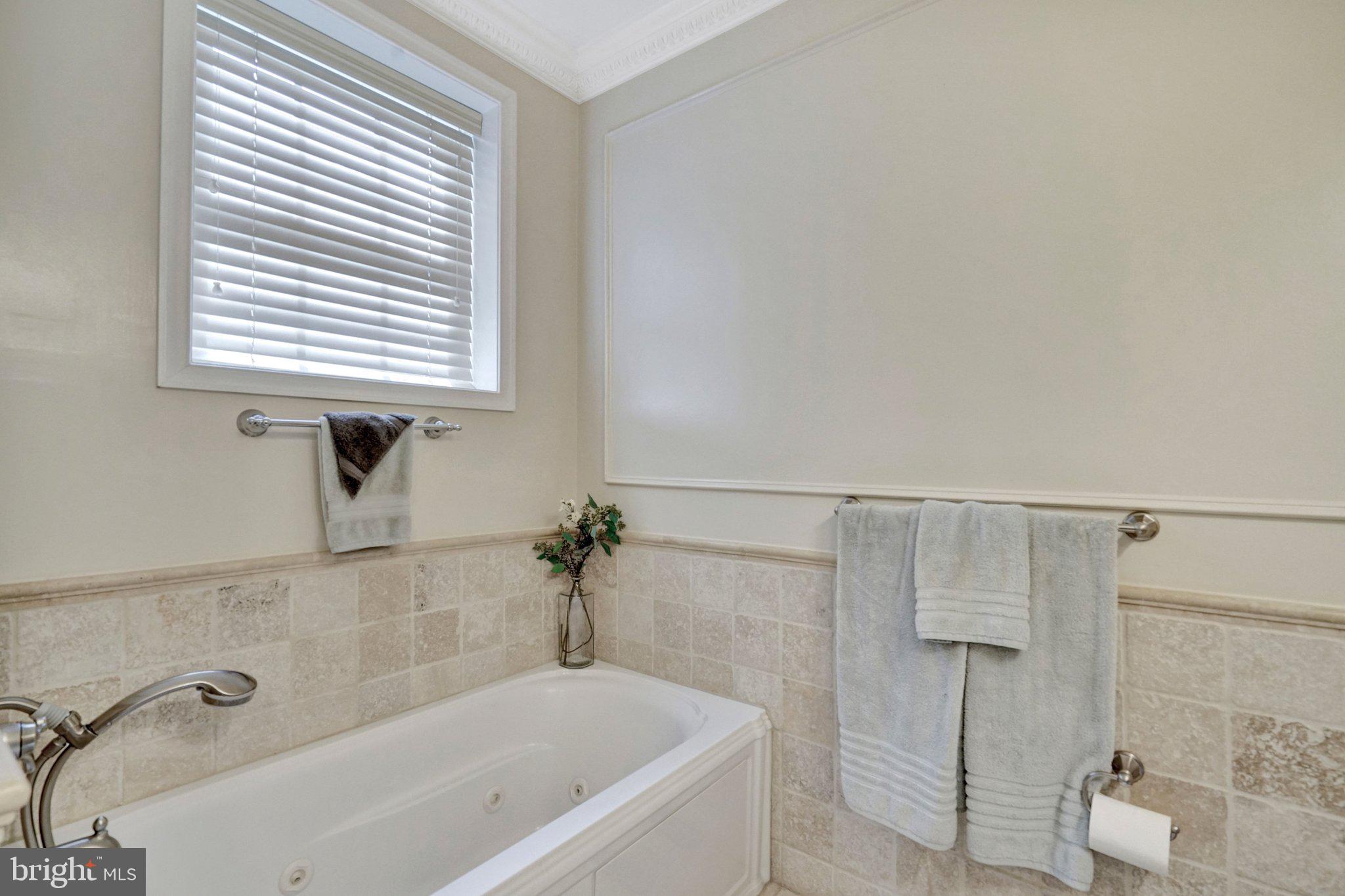 4019 N CHESTERBROOK ROAD