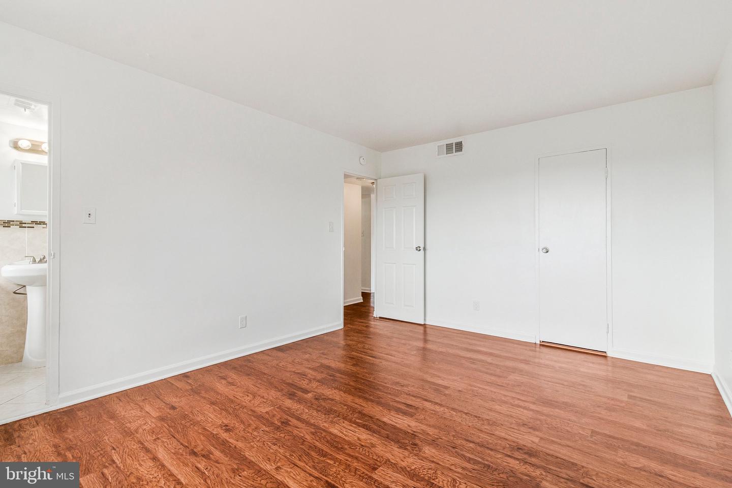 5801 Quantrell Ave #203
