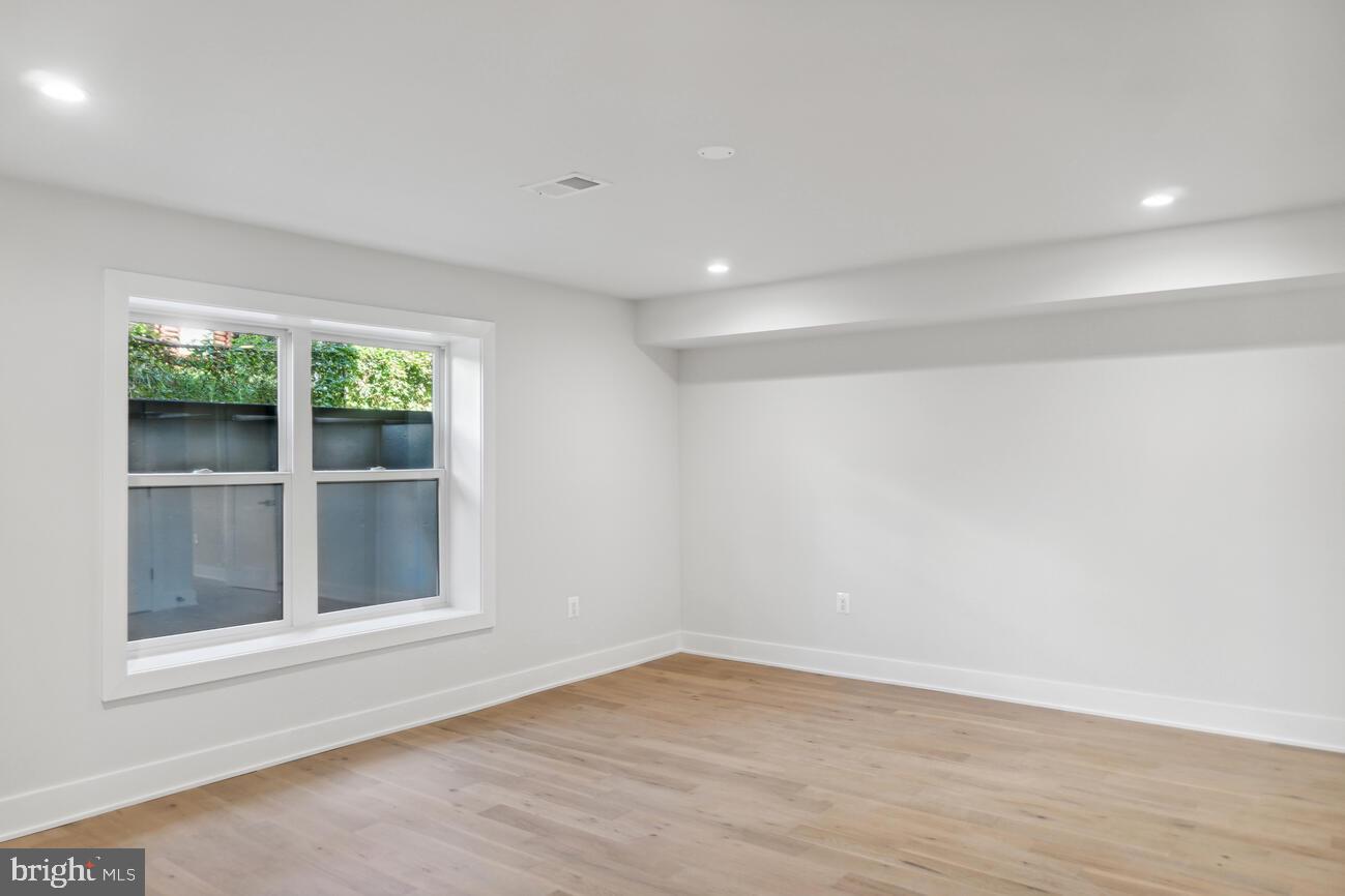 2729 Woodley Place