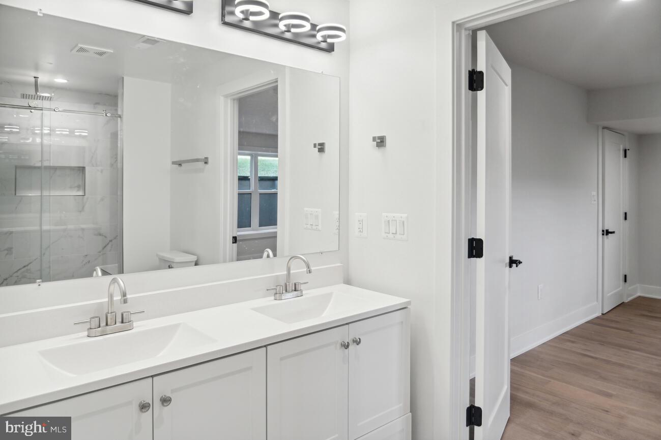 2729 Woodley Place