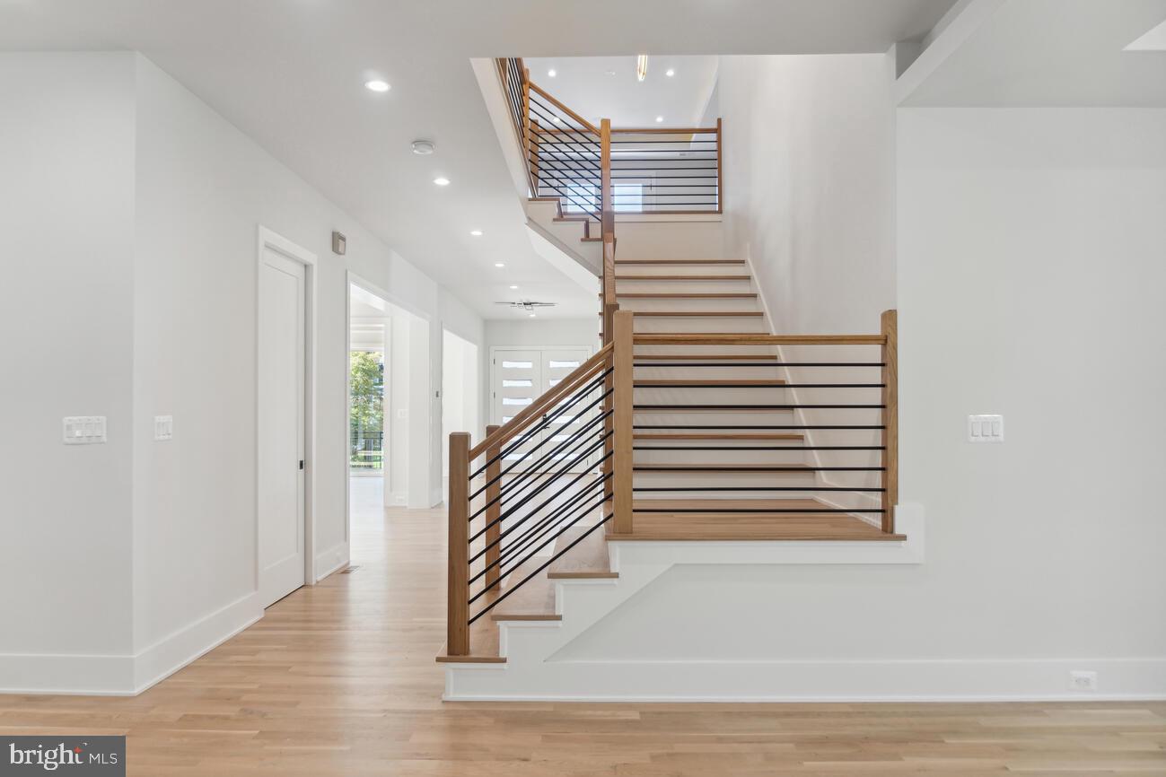 2729 Woodley Place