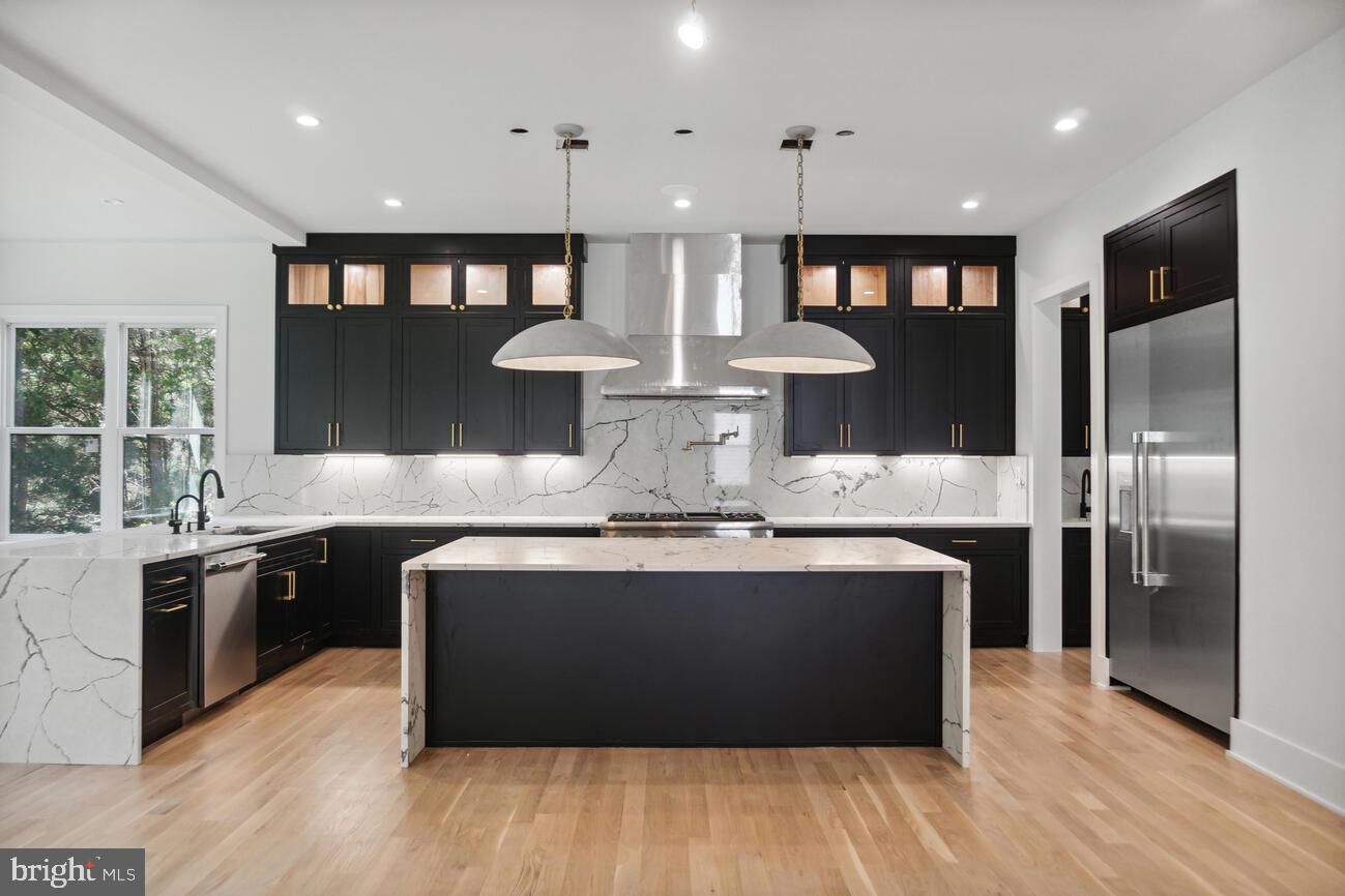 2729 Woodley Place