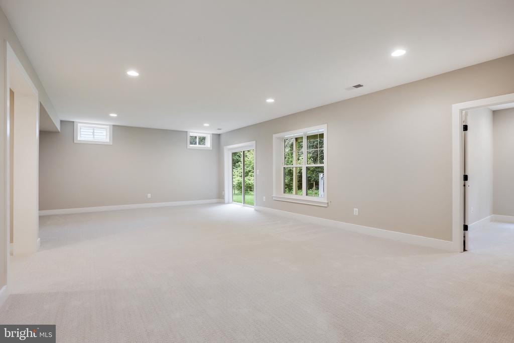 7414 Howard Ct