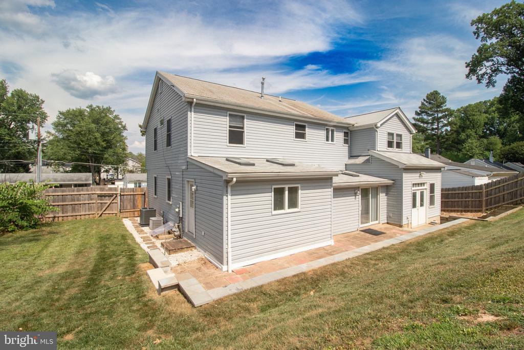 1908 Hillside Dr