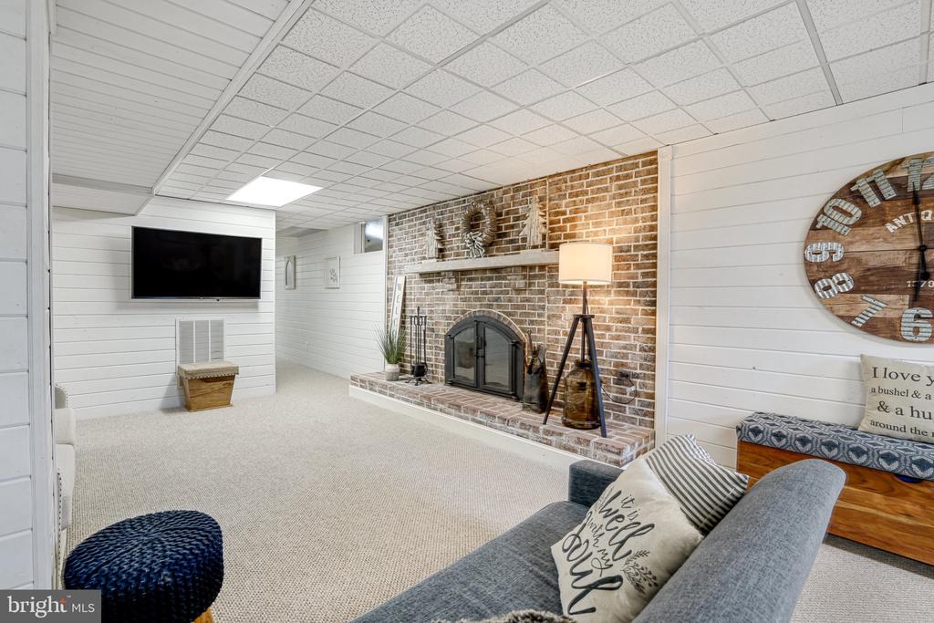 6848 Boot Ct