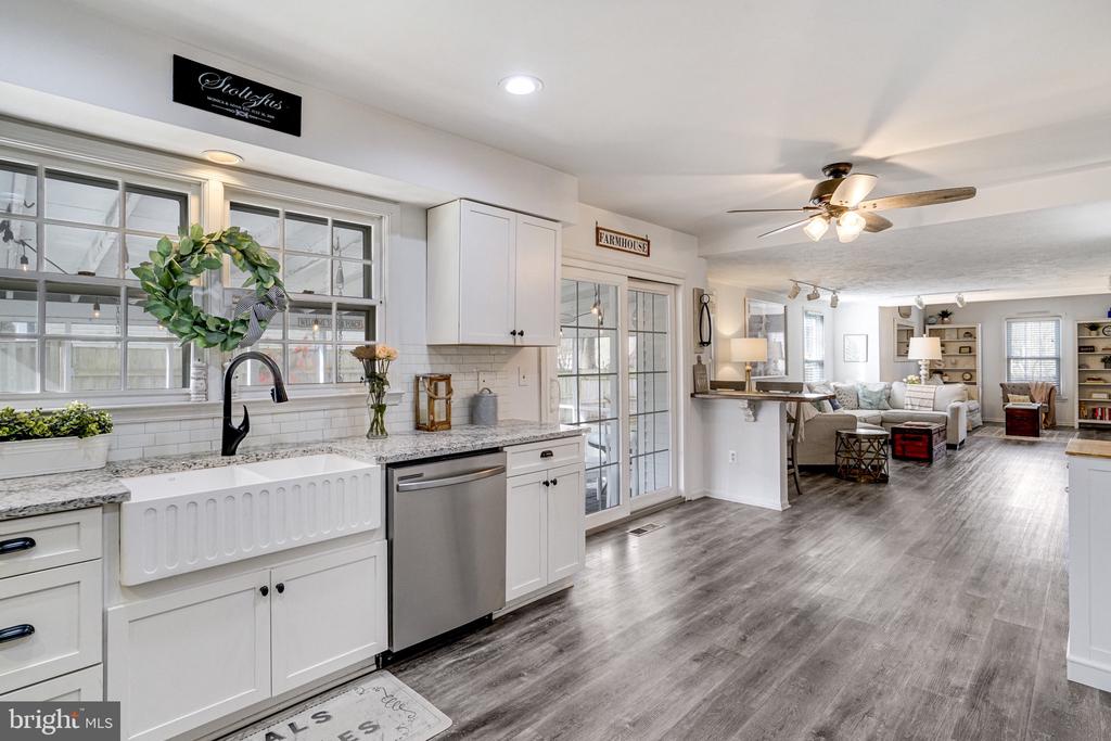 6848 Boot Ct