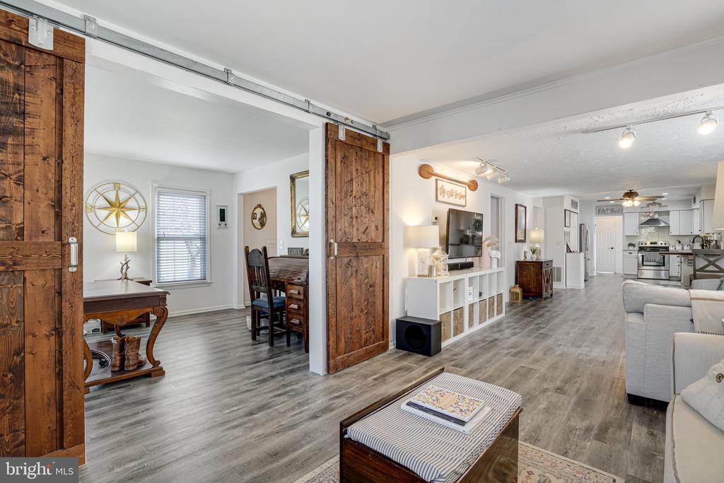 6848 Boot Ct