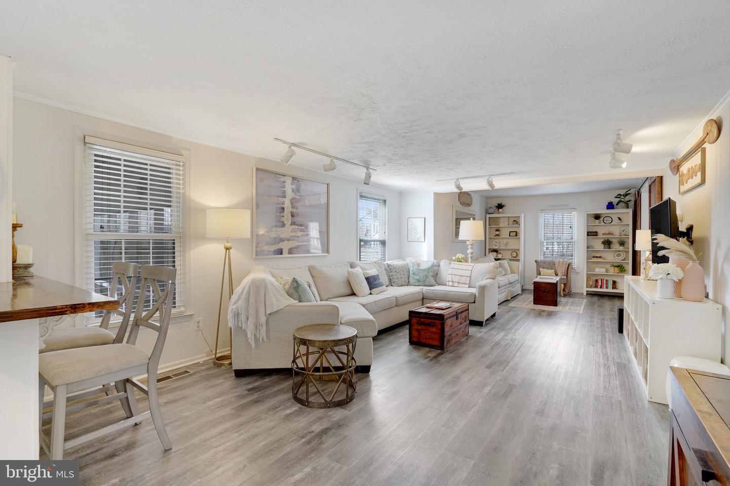 6848 Boot Ct