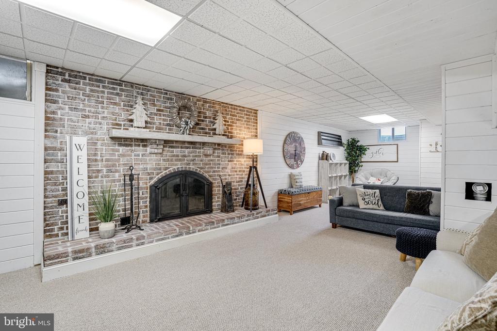 6848 Boot Ct