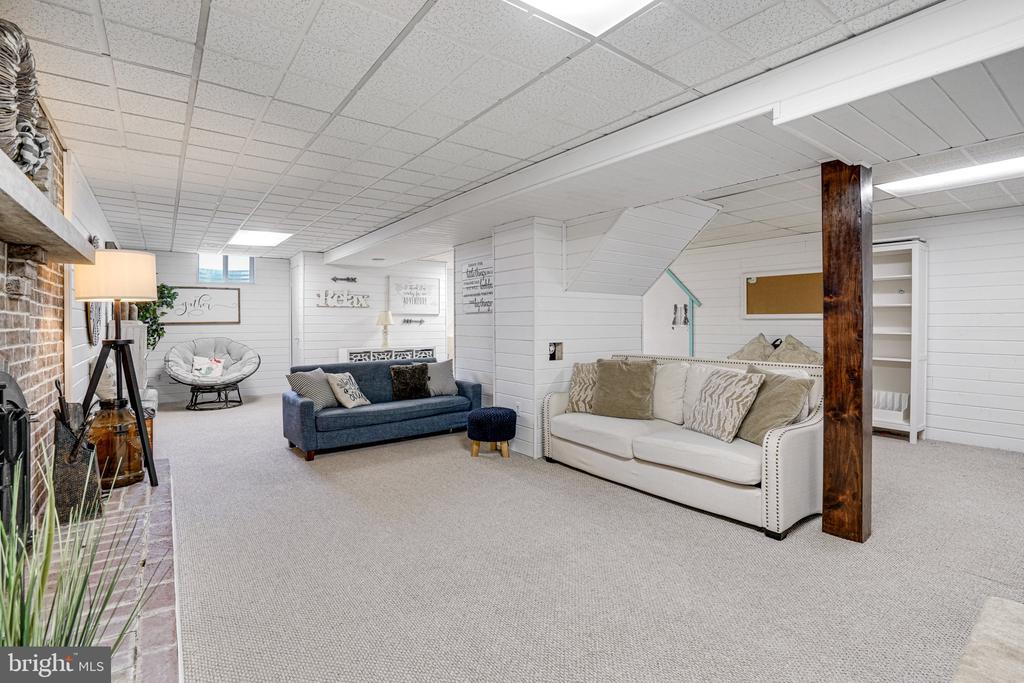 6848 Boot Ct