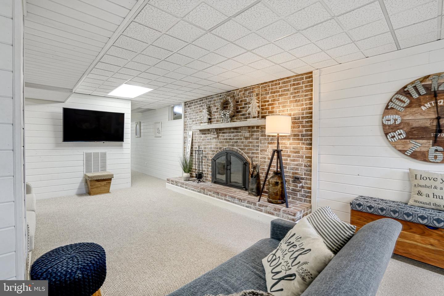 6848 Boot Ct