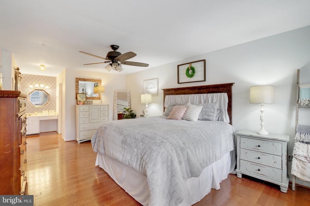 6848 Boot Ct