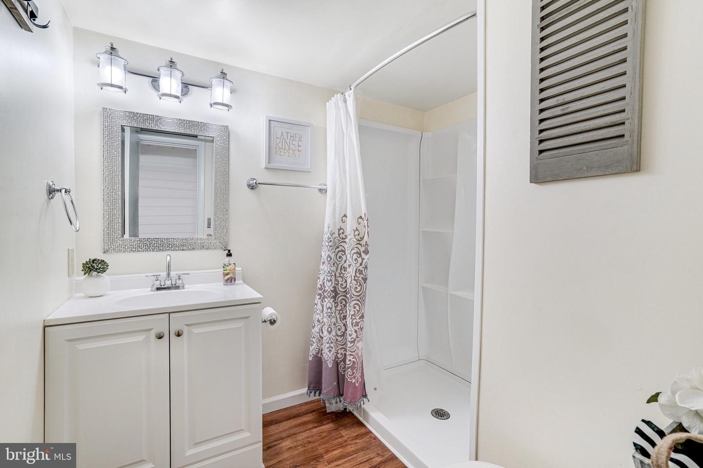 6848 Boot Ct