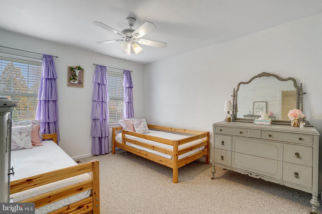 6848 Boot Ct