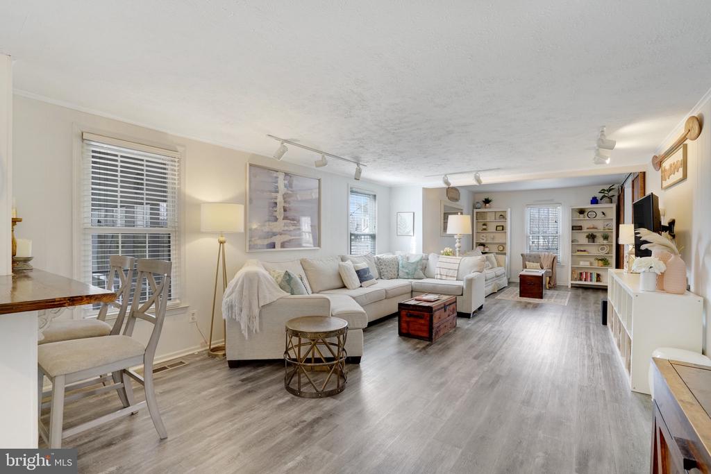 6848 Boot Ct