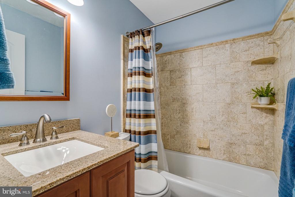 7266 Linden Tree Ln